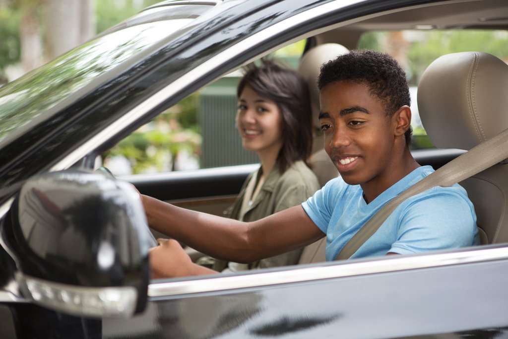Teen driver using a Maxi View blind spot mirror